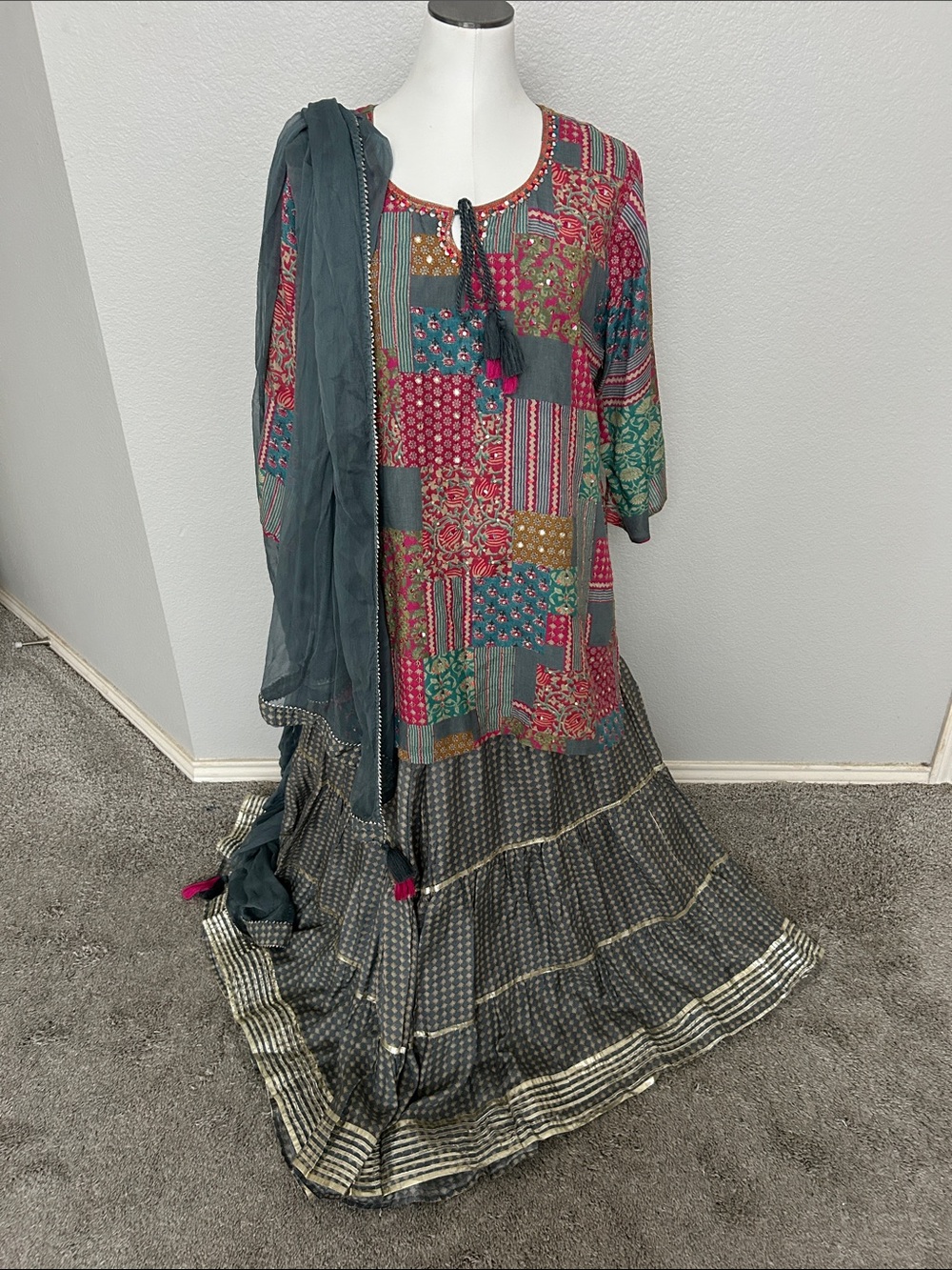 kurta sharrara pants and duppatta gray pink gold, M-L